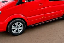 Mercedes Sprinter W906 2006–2018 Boční nášlapy Maya Red (2 ks, hliník) fotografie 2