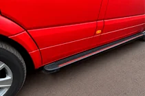 Mercedes Sprinter W906 2006–2018 Boční nášlapy Maya Red (2 ks, hliník) fotografie 4