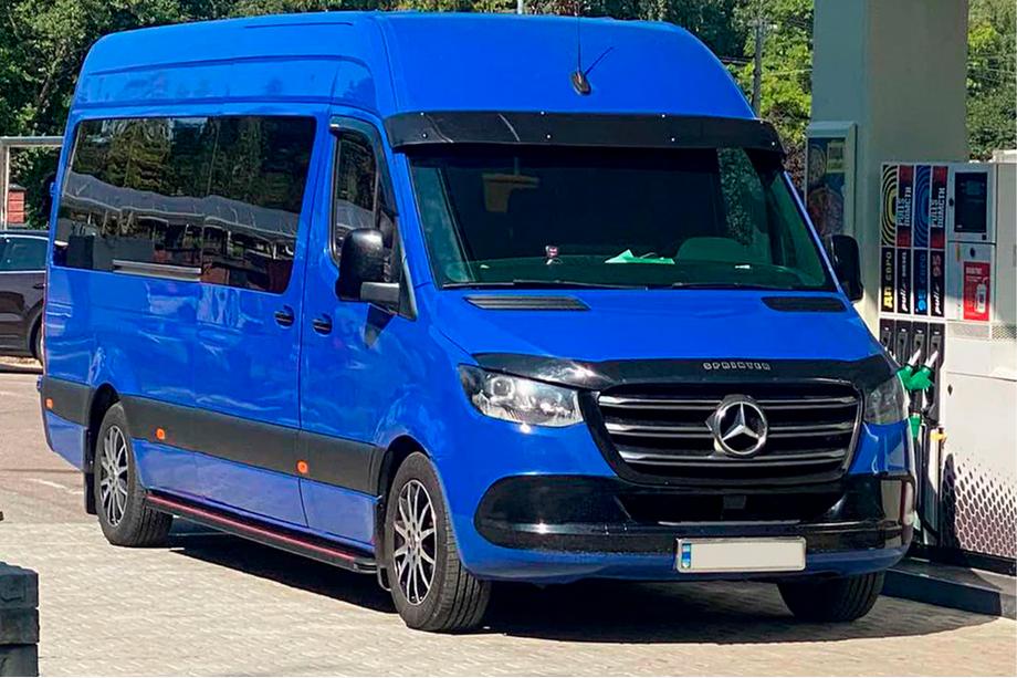 Mercedes Sprinter W907/W910 2018– Boční nášlapy Maya Red (2 ks, hliník) Střední rozvor – zadní pohon Fotografie 2