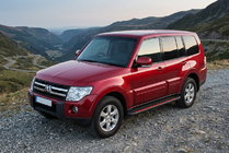 Mitsubishi Pajero Wagon IV 2006–2021 Boční nášlapy Maya Red (2 ks, hliník) fotografie 1