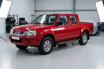 Nissan NP300 1999–2015 Boční nášlapy Maya Red (2 ks, hliník) fotografie 1