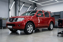 Nissan Pathfinder R51 2005–2014 Boční nášlapy Maya Red (2 ks, hliník) fotografie 1