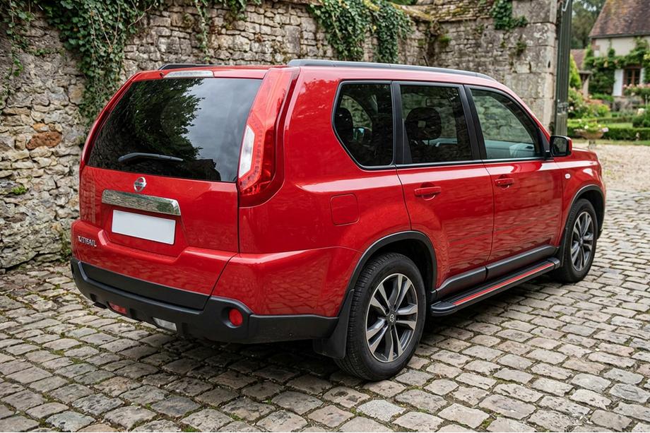 Nissan X-trail T31 2007–2014 Boční nášlapy Maya Red (2 ks, hliník) Image
