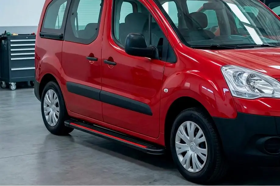 Peugeot Partner Tepee 2008–2018 Boční nášlapy Maya Red (2 ks, hliník) Image