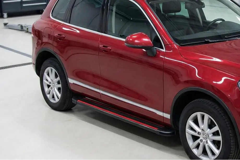 Porsche Cayenne 2003–2010 Boční nášlapy Maya Red (2 ks, hliník) Image