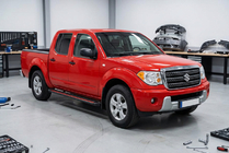 Suzuki Equator 2009– Boční nášlapy Maya Red (2 ks, hliník) fotografie 1