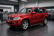 Suzuki Grand Vitara 2005–2017 Boční nášlapy Maya Red (2 ks, hliník) fotografie 1