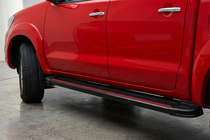 Toyota Hilux 2006–2015 Boční nášlapy Maya Red (2 ks, hliník) fotografie 1