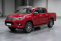 Toyota Hilux 2015– Boční nášlapy Maya Red (2 ks, hliník) fotografie 1