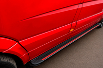 Volkswagen Crafter 2006–2016 Boční nášlapy Maya Red (2 ks, hliník) Long/ExtraLong fotografie 4
