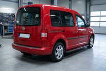 Volkswagen Caddy 2004–2010 Boční nášlapy Maya Red (2 ks, hliník) fotografie 1