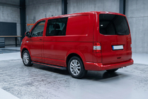 Volkswagen T6 2015–2024 Boční nášlapy Maya Red (2 ks, hliník) Krátký rozvor fotografie 1