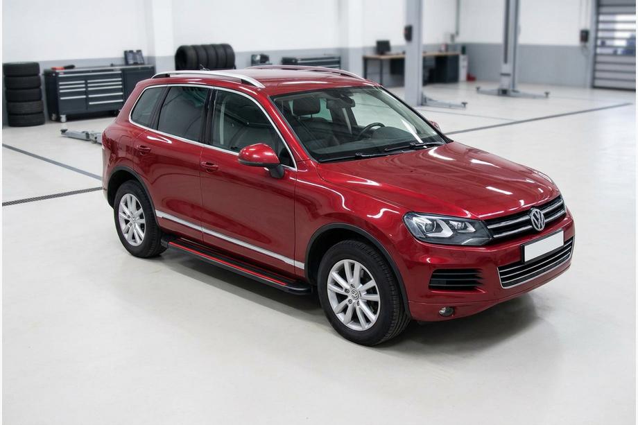 Volkswagen Touareg 2010–2018 Boční nášlapy Maya Red (2 ks, hliník) Image