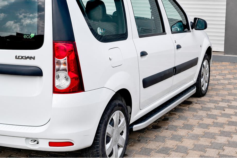 Lada Largus 2012– Boční nášlapy Fullmond (2 ks, hliník) Image