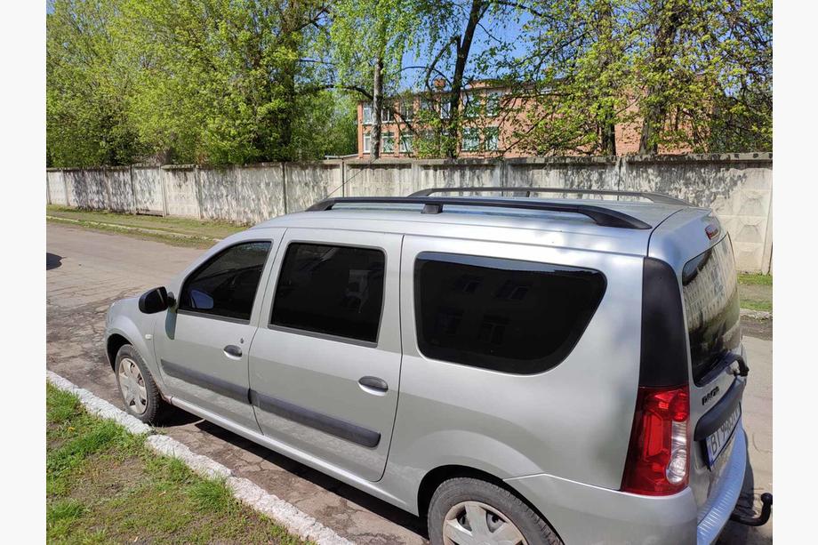 Lada Largus 2012– Černé střešní ližiny Image