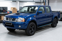 Nissan NP300 1999–2015 Boční nášlapy Maya Blue (2 ks, hliník) fotografie 1