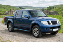 Nissan Navara 2006–2015 Boční nášlapy Maya Blue (2 ks, hliník) fotografie 1