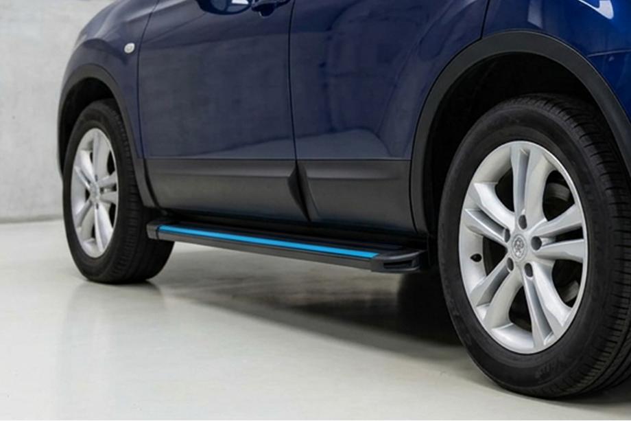 Nissan Qashqai 2010–2014 Boční nášlapy Maya Blue (2 ks, hliník) Krátký rozvor Image