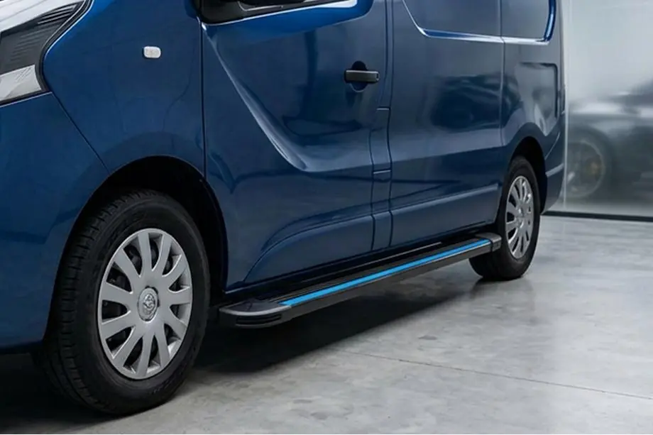 Nissan Primastar 2002–2014 Boční nášlapy Maya Blue (2 ks, hliník) Image