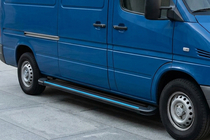 Volkswagen LT 1995–2006 Boční nášlapy Maya Blue (2 ks, hliník) Střední rozvor fotografie 1