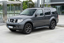 Nissan Pathfinder R51 2005–2014 Boční nášlapy New Vision Black (2 ks, hliník) fotografie 1
