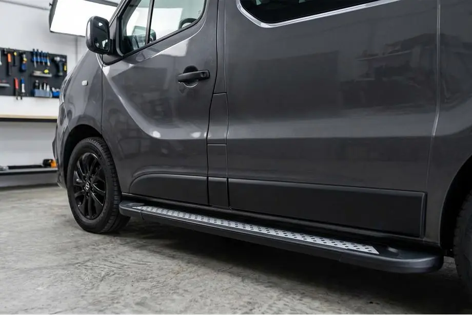 Nissan Primastar 2002–2014 Boční nášlapy New Vision Black (2 ks, hliník) Image