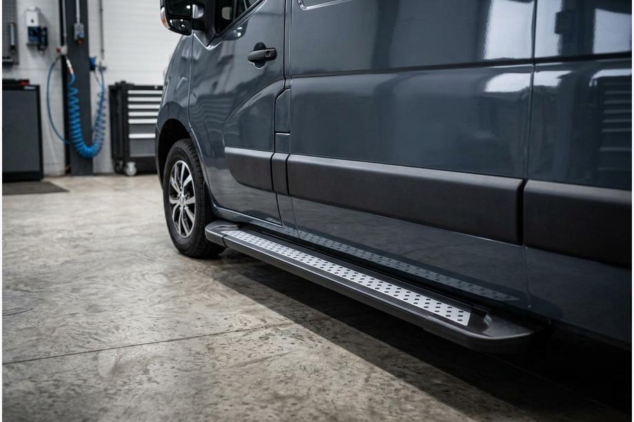 Renault Master 2011–2023 Boční nášlapy New Vision Black (2 ks, hliník) Dlouhý rozvor Image
