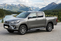 Toyota Hilux 2015– Boční nášlapy New Vision Black (2 ks, hliník) fotografie 1