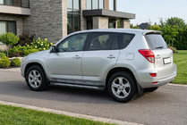 Toyota Rav 4 2006–2013 Boční nášlapy New Vision Black (2 ks, hliník) fotografie 1