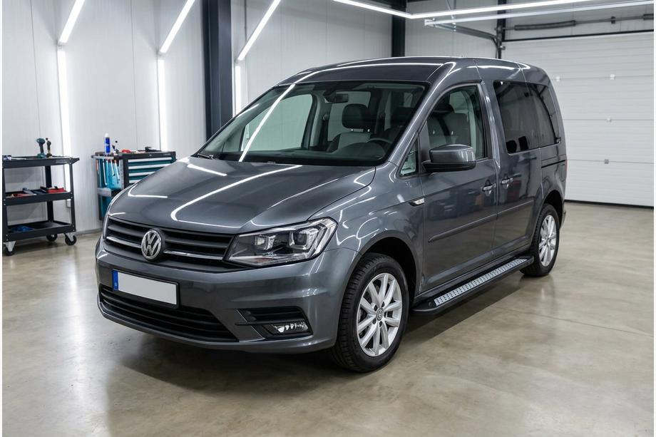 Volkswagen Caddy 2015–2020 Boční nášlapy New Vision Black (2 ks, hliník) Maxi (dlouhý rozvor) Image