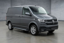 Volkswagen T6 2015–2024 Boční nášlapy New Vision Black (2 ks, hliník) Krátký rozvor fotografie 1