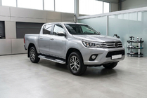 Toyota Hilux 2015– Boční nášlapy Tayga V2 (2 ks, hliník) fotografie 1