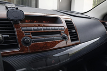 Mitsubishi Lancer X 2008– Lišty na palubní desku (Meric) Hliník fotografie 1