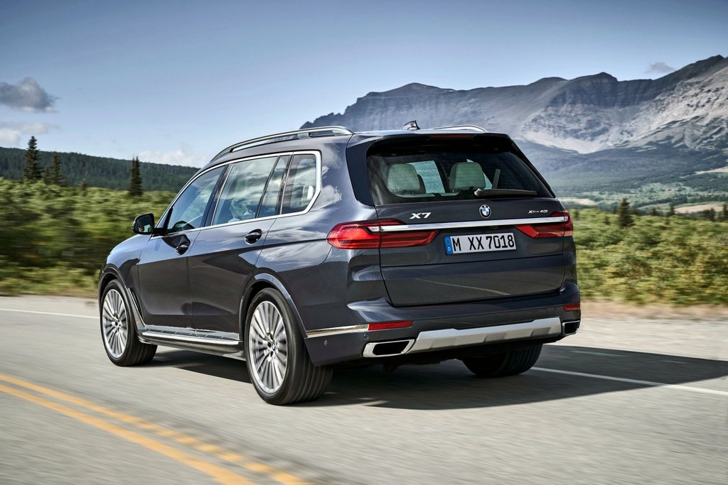 Recenze plnohodnotného crossoveru BMW X7