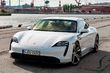 Elektrický sportovní sedan Porsche Taycan s pohonem všech kol fotografie 4