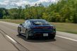 Elektrický sportovní sedan Porsche Taycan s pohonem všech kol fotografie 3