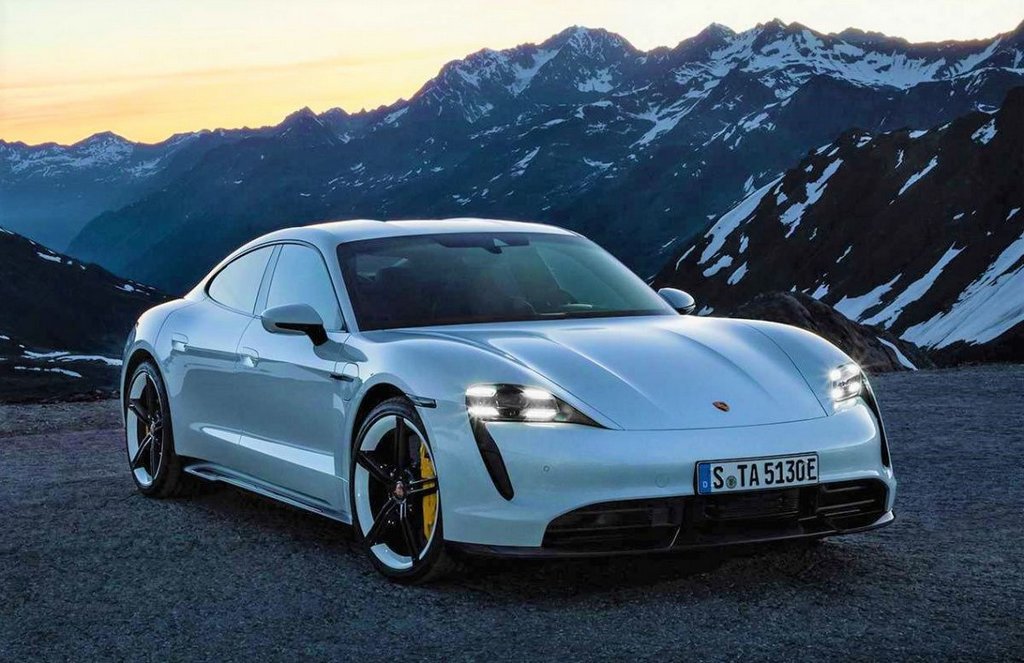 Elektrický sportovní sedan Porsche Taycan s pohonem všech kol