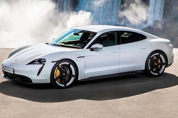 Elektrický sportovní sedan Porsche Taycan s pohonem všech kol