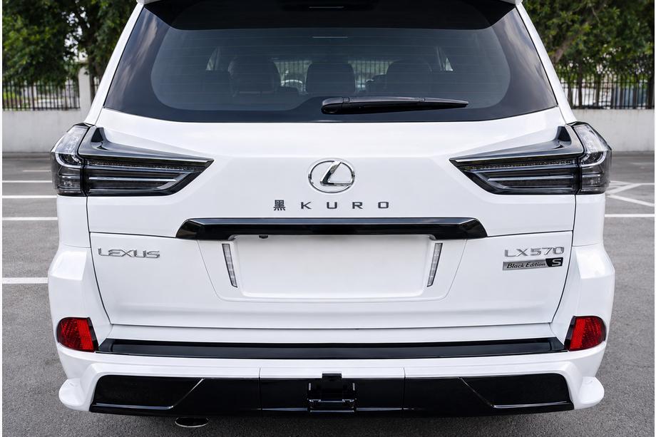 Lexus LX570/450d 2008–2022 Emblém / štítek KURO Black Edition (3 ks) Image