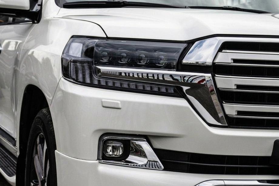 Toyota Land Cruiser 200 2007–2021 Přední světlomety 2016+ (Bugatti) Image