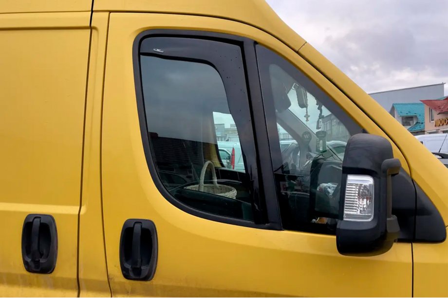 Fiat Ducato 2006–2025 Okenní deflektory vkládací (2 ks, HIC) Image