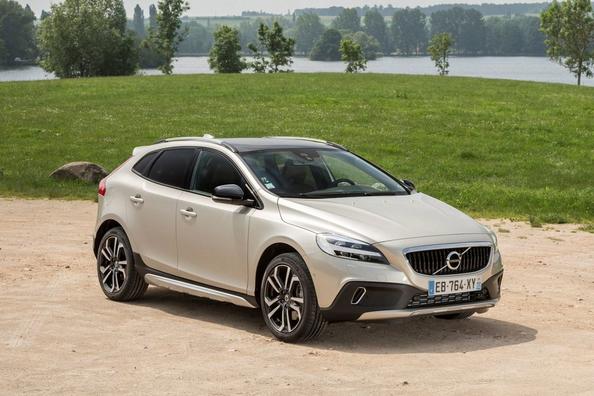Terénní úprava hatchbacku Volvo V40 Cross Country
