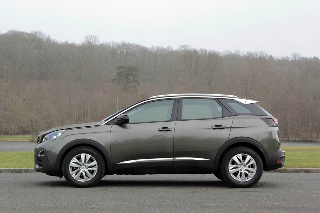 Kompaktní crossover Peugeot 3008 druhé generace