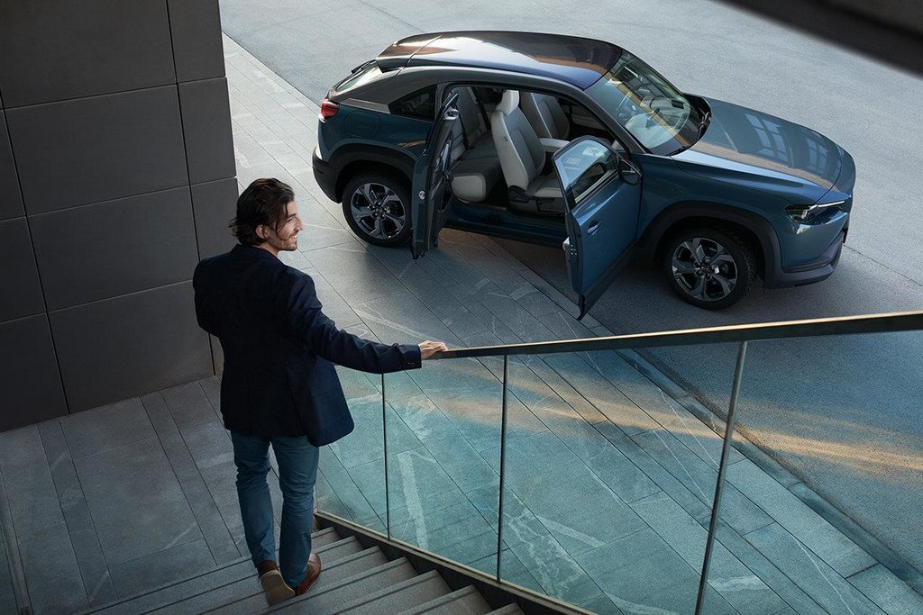 Crossover Mazda MX-30: první sériový elektromobil japonské značky