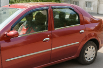 Renault Logan I 2008–2013 Dveřní lišty z nerezu (4 ks) Carmos - turecká ocel fotografie 4
