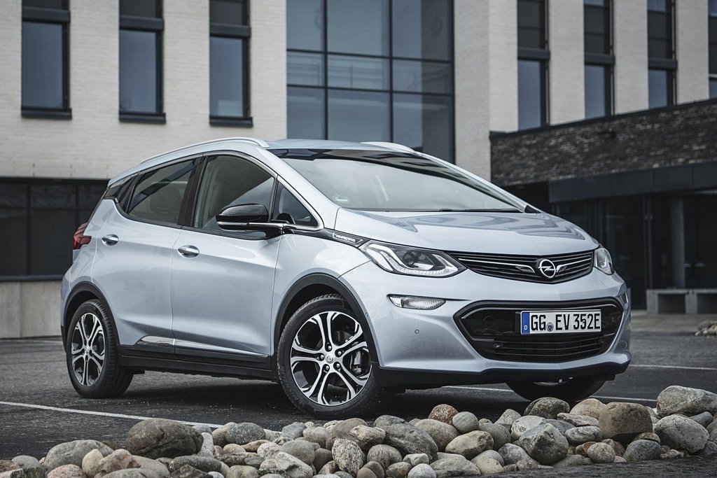 Recenze elektrického kompaktního hatchbacku Opel Ampera-e