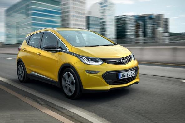 Recenze elektrického kompaktního hatchbacku Opel Ampera-e