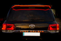 Toyota Land Cruiser 200 2007–2021 Spoiler FullLed (2016+) fotografie 2