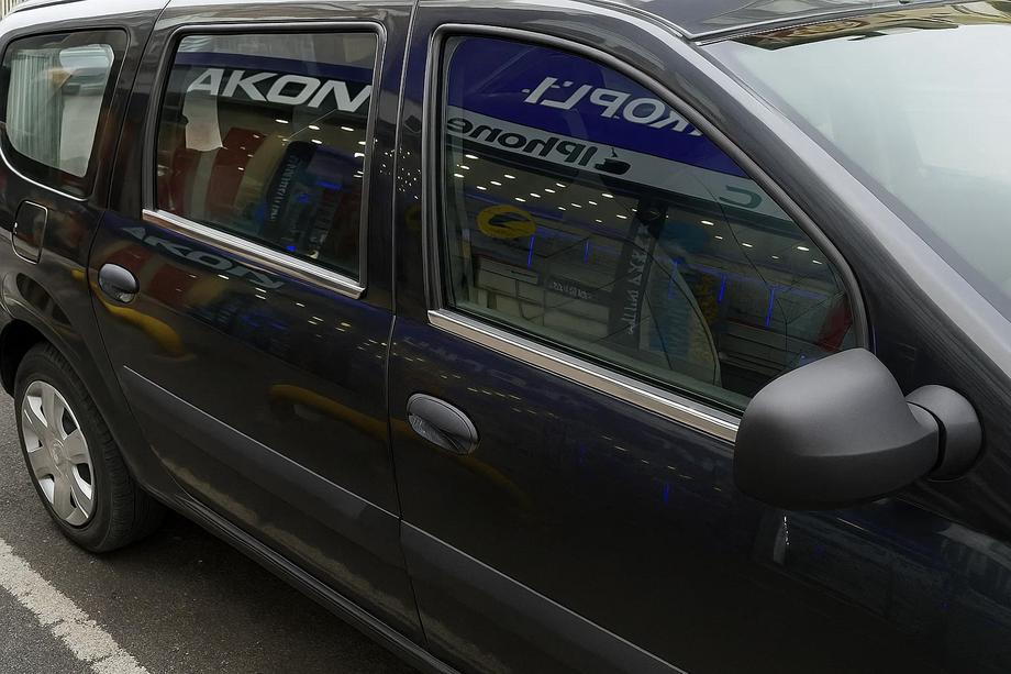 Renault Logan MCV 2005–2013 Vnější rámečky oken (4 ks, nerez) Carmos - turecká ocel Image
