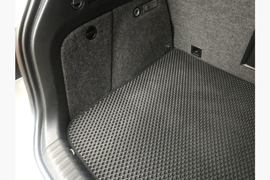 Volkswagen Tiguan 2007–2016 Koberec do kufru (EVA, černý) Fotografie 2